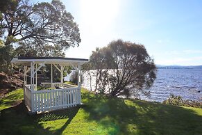 Riverfront Motel & Villas