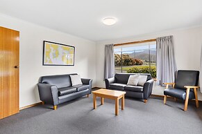 Riverfront Motel & Villas