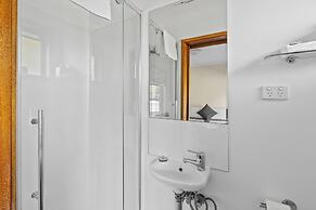 Riverfront Motel & Villas