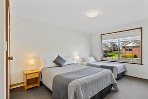 Riverfront Motel & Villas