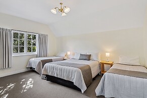 Riverfront Motel & Villas