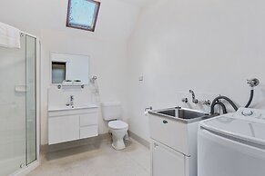 Riverfront Motel & Villas