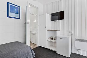 Riverfront Motel & Villas