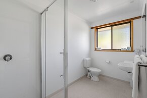 Riverfront Motel & Villas