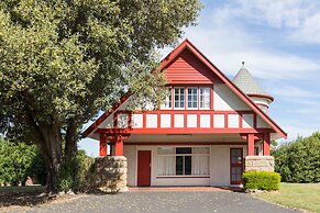 Riverfront Motel & Villas