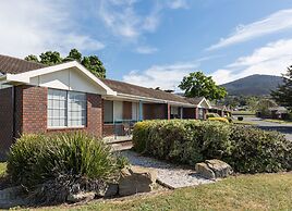 Riverfront Motel & Villas