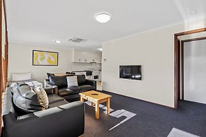 Riverfront Motel & Villas