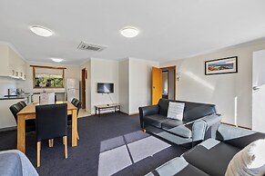 Riverfront Motel & Villas