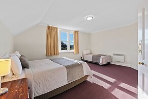 Riverfront Motel & Villas