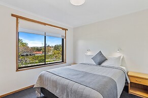 Riverfront Motel & Villas