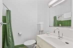 Riverfront Motel & Villas