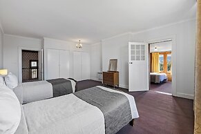 Riverfront Motel & Villas