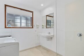 Riverfront Motel & Villas