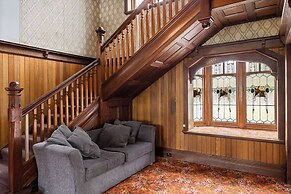 Riverfront Motel & Villas