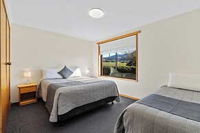 Riverfront Motel & Villas