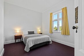 Riverfront Motel & Villas