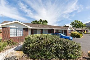 Riverfront Motel & Villas