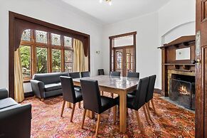 Riverfront Motel & Villas