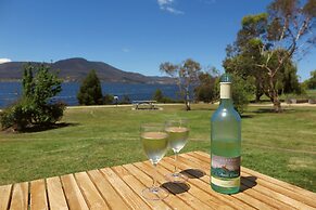 Riverfront Motel & Villas