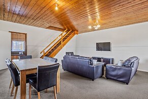 Riverfront Motel & Villas