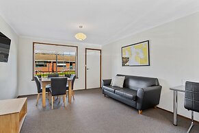 Riverfront Motel & Villas