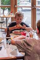 Riverfront Motel & Villas