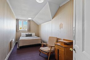 Riverfront Motel & Villas