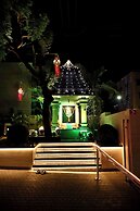 Marigold- Newly Renovated Hotel