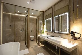 Marigold- Newly Renovated Hotel