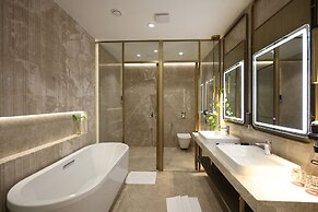 Marigold- Newly Renovated Hotel