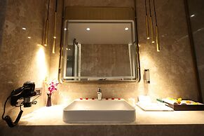 Marigold- Newly Renovated Hotel