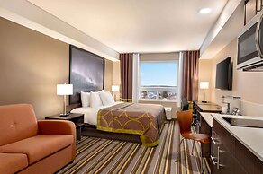 Super 8 by Wyndham Thompson