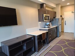 Super 8 by Wyndham Thompson