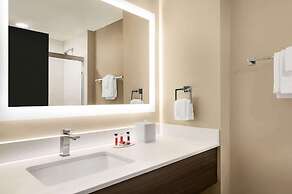 Super 8 by Wyndham Thompson