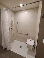 Super 8 by Wyndham Thompson