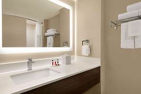 Super 8 by Wyndham Thompson