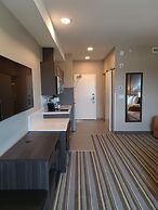 Super 8 by Wyndham Thompson