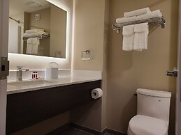 Super 8 by Wyndham Thompson