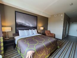 Super 8 by Wyndham Thompson