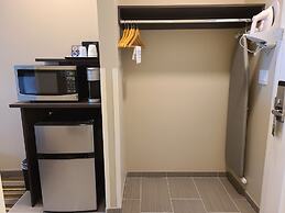 Super 8 by Wyndham Thompson