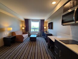 Super 8 by Wyndham Thompson