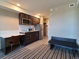 Super 8 by Wyndham Thompson