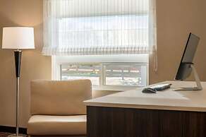 Super 8 by Wyndham Thompson