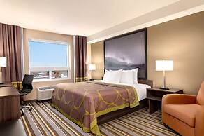 Super 8 by Wyndham Thompson