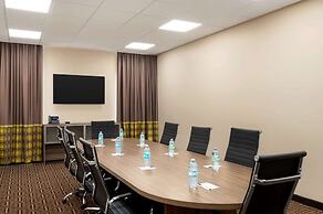 Super 8 by Wyndham Thompson