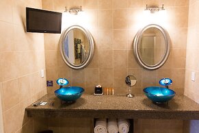 Capitol Plaza Hotel Montpelier Tapestry Collection by Hilton