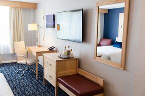 Capitol Plaza Hotel Montpelier Tapestry Collection by Hilton