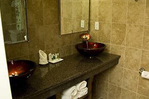 Capitol Plaza Hotel Montpelier Tapestry Collection by Hilton