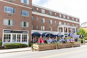 Capitol Plaza Hotel Montpelier Tapestry Collection by Hilton