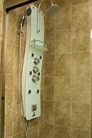 Capitol Plaza Hotel Montpelier Tapestry Collection by Hilton